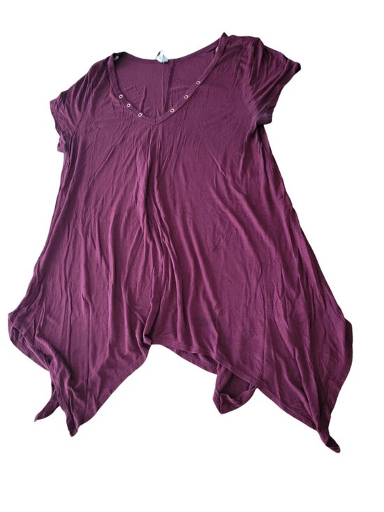 Dice Tops - Dice V Neck w Grommets Shark Bite Hem Tunic Top Short Sleeve Wine Red/Maroon